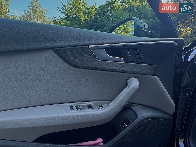 Седан Audi A4 2018 в Полтаві