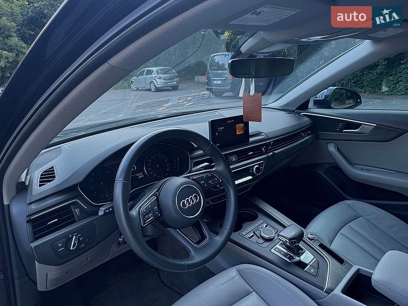 Седан Audi A4 2018 в Полтаві