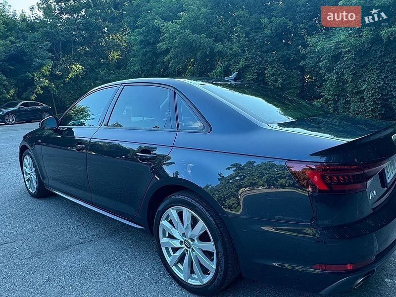 Седан Audi A4 2018 в Полтаві