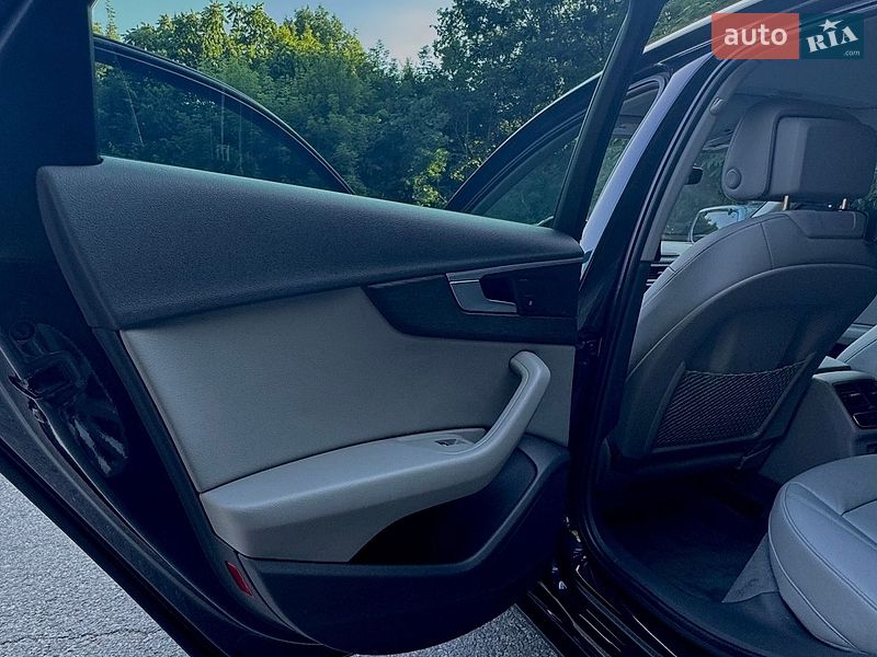 Седан Audi A4 2018 в Полтаві