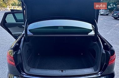Седан Audi A4 2018 в Полтаві