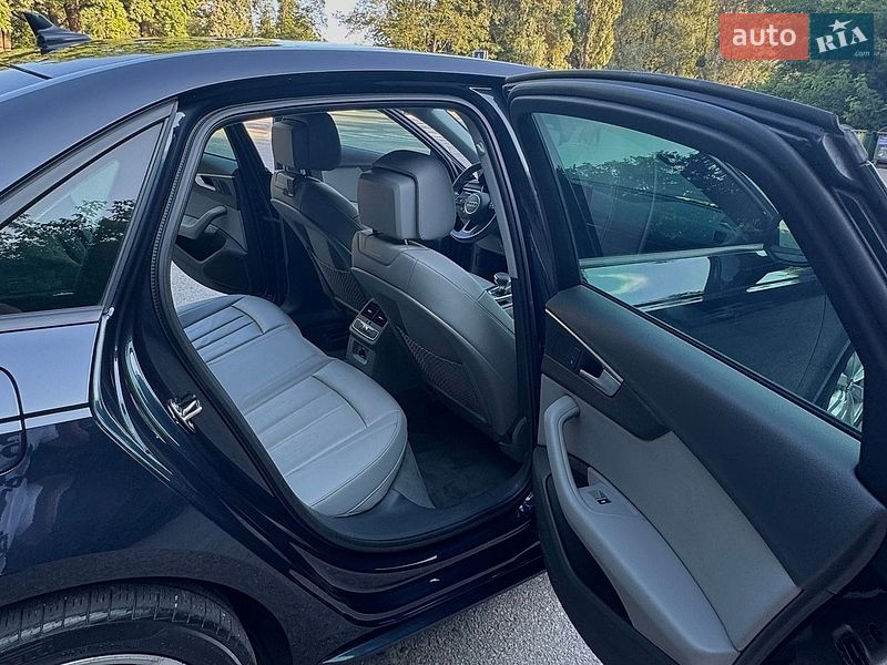 Седан Audi A4 2018 в Полтаві