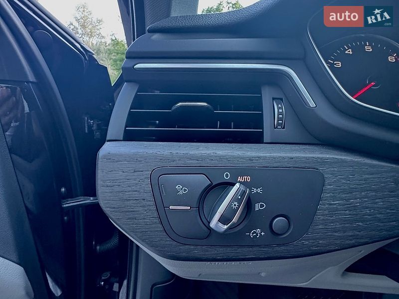 Седан Audi A4 2018 в Полтаві