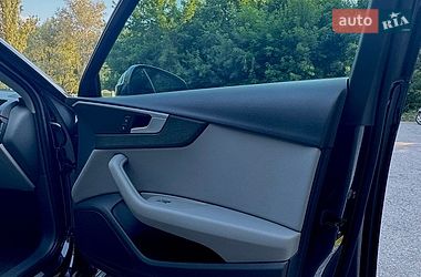 Седан Audi A4 2018 в Полтаві