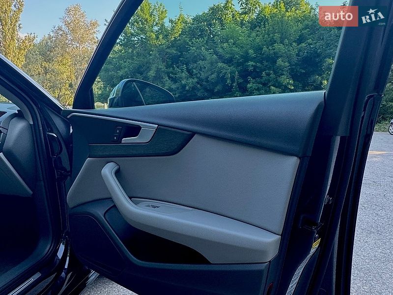 Седан Audi A4 2018 в Полтаві