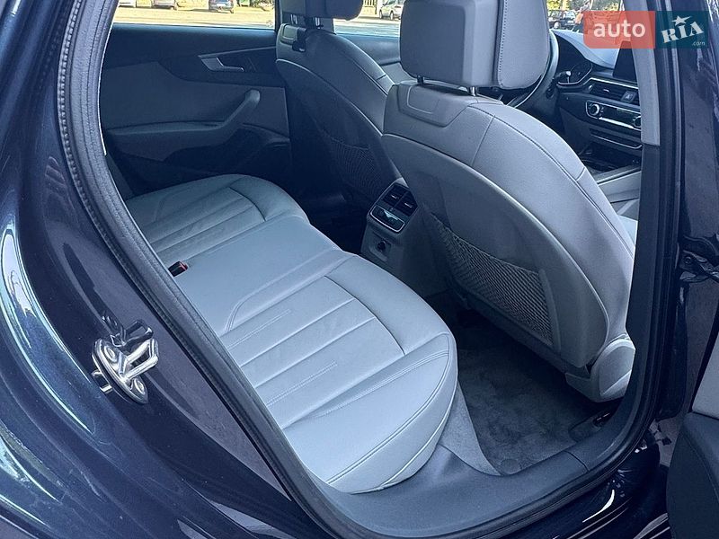 Седан Audi A4 2018 в Полтаві