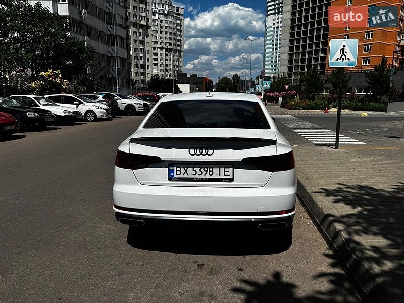 Седан Audi A4 2018 в Одесі