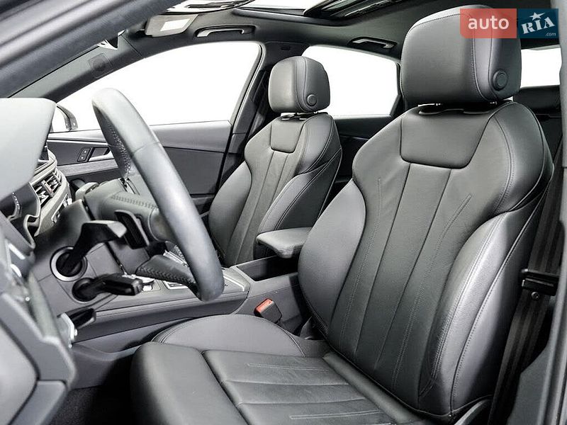 Седан Audi A4 2018 в Львове