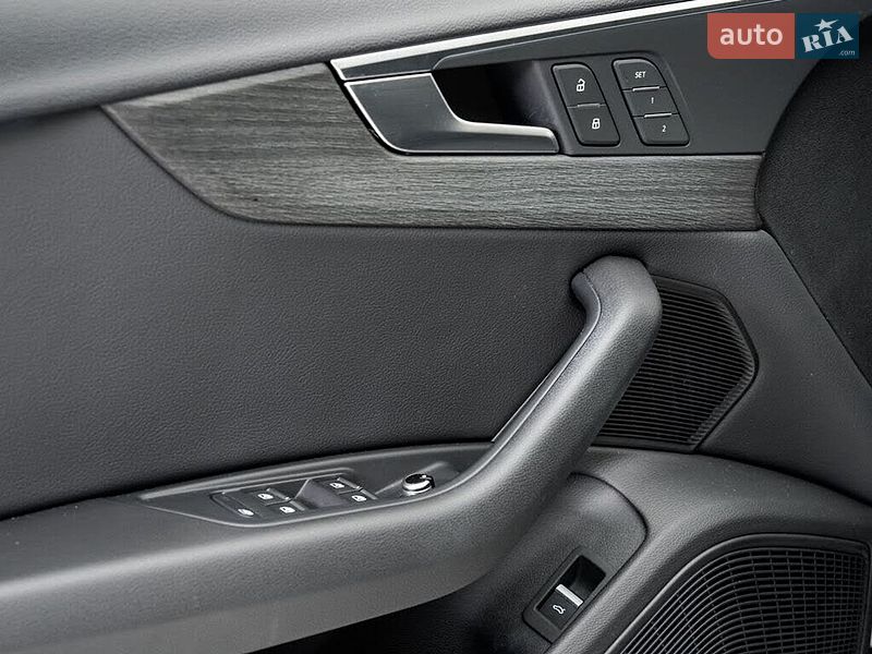 Седан Audi A4 2018 в Львове
