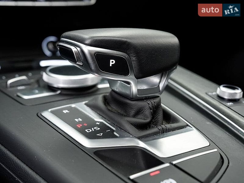 Седан Audi A4 2018 в Львове