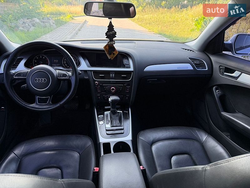 Седан Audi A4 2015 в Львове
