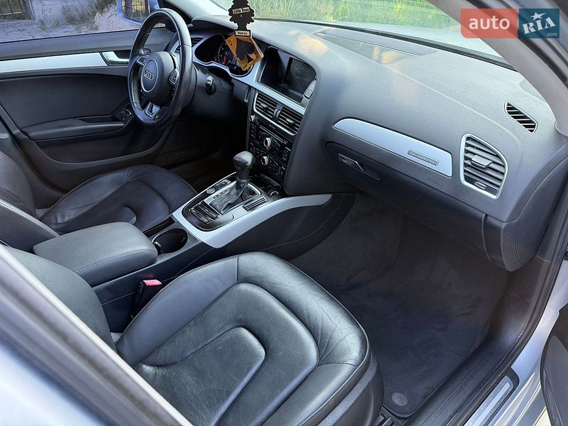 Седан Audi A4 2015 в Львове