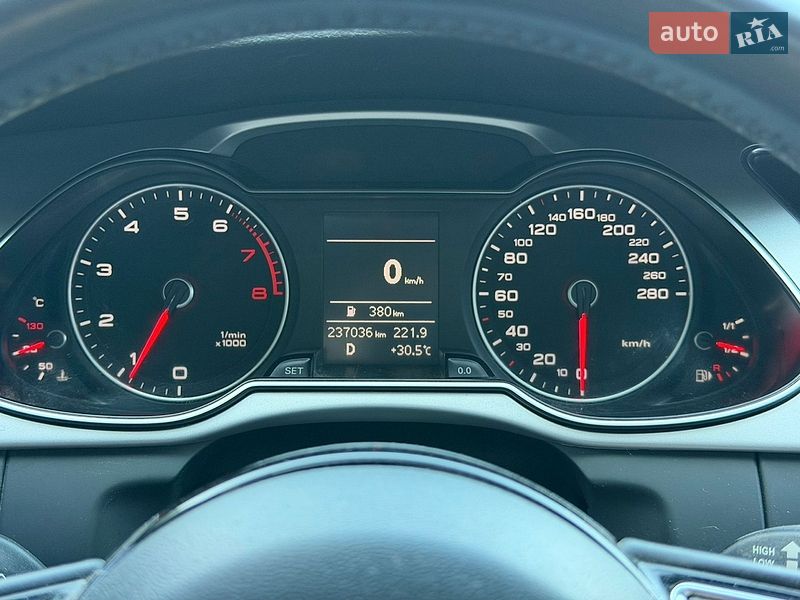 Седан Audi A4 2015 в Львове