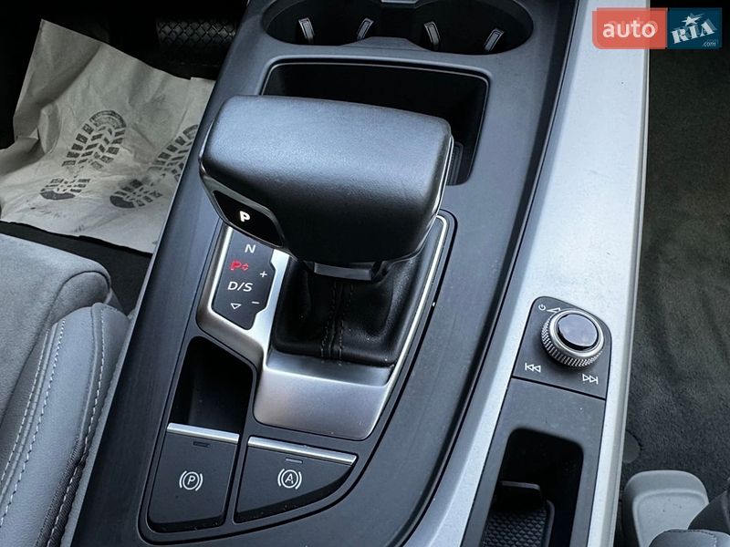 Универсал Audi A4 2020 в Киеве