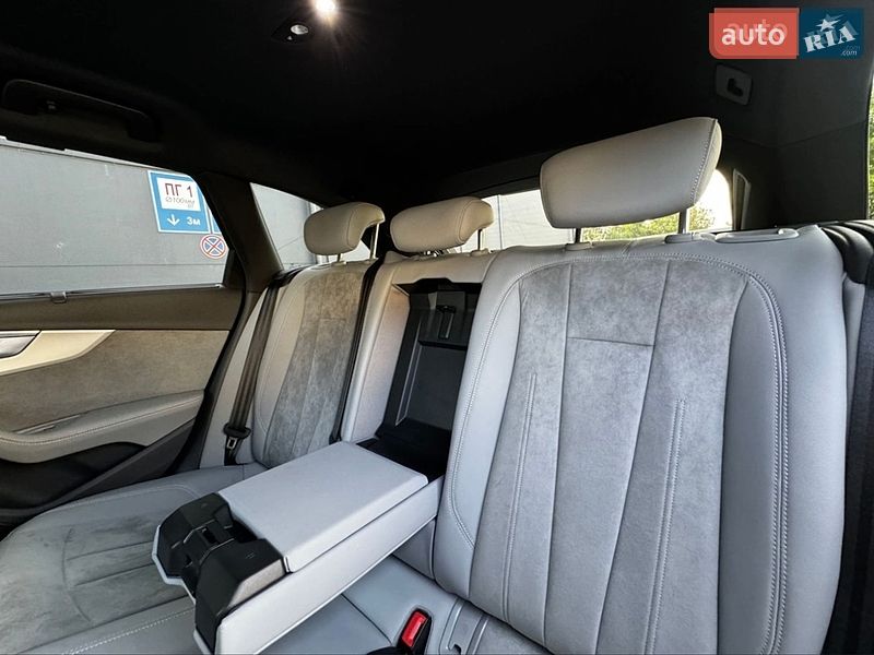 Универсал Audi A4 2020 в Киеве
