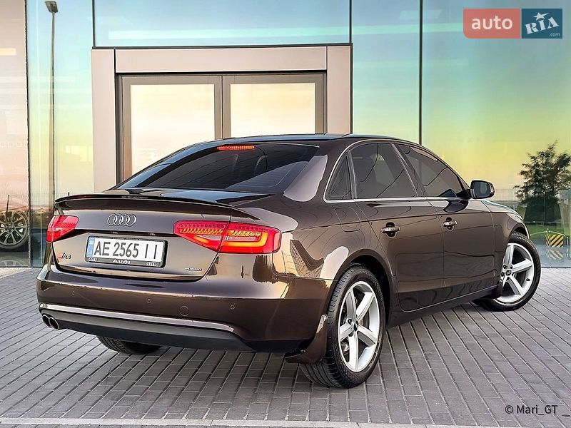 Седан Audi A4 2013 в Днепре