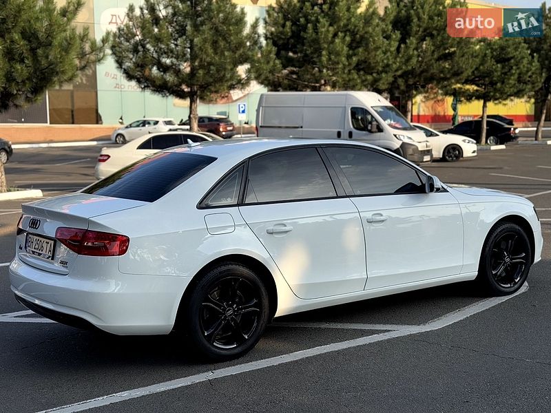 Седан Audi A4 2012 в Одесі