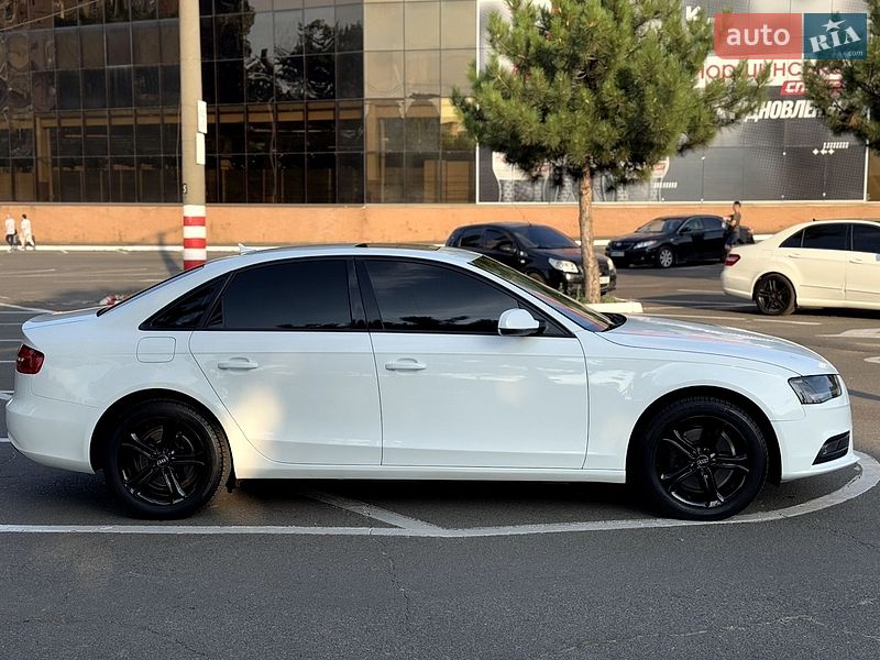 Седан Audi A4 2012 в Одесі