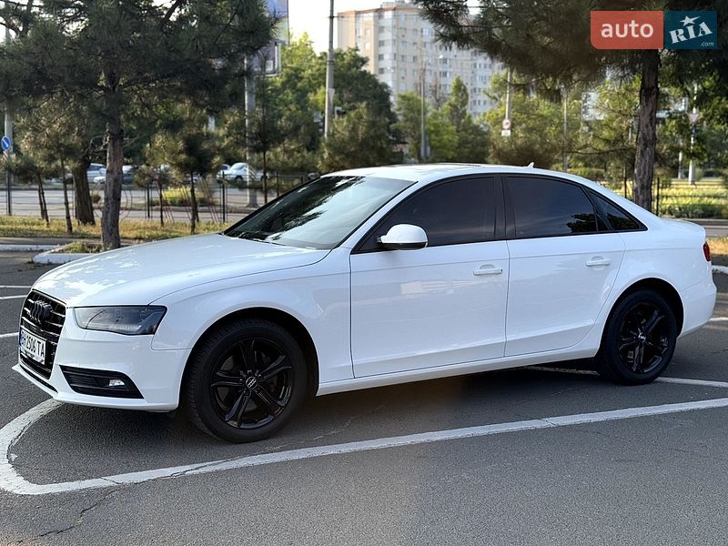 Седан Audi A4 2012 в Одесі