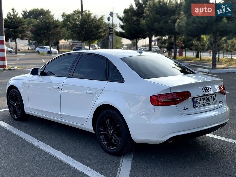 Седан Audi A4 2012 в Одесі