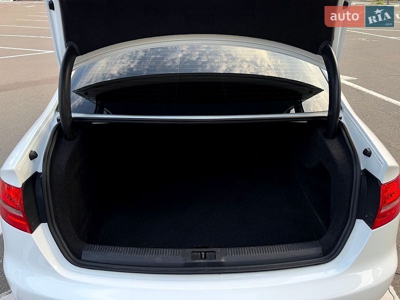 Седан Audi A4 2012 в Одесі
