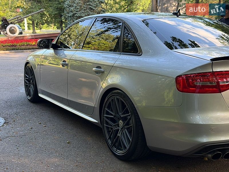 Седан Audi A4 2015 в Харкові