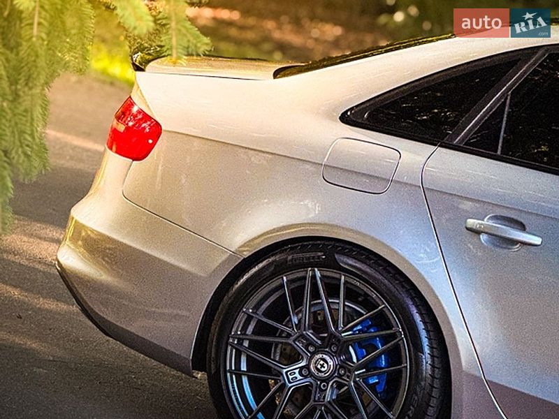 Седан Audi A4 2015 в Харкові