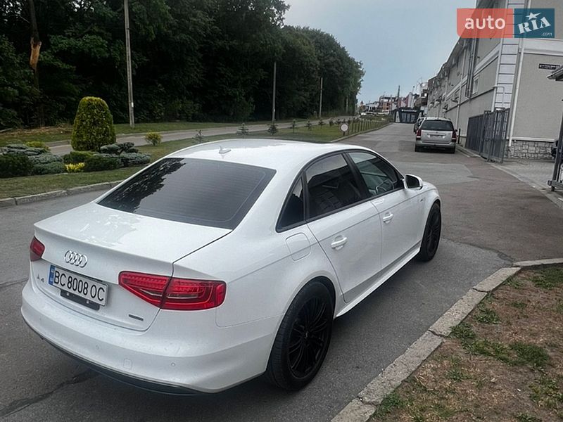 Седан Audi A4 2015 в Львові