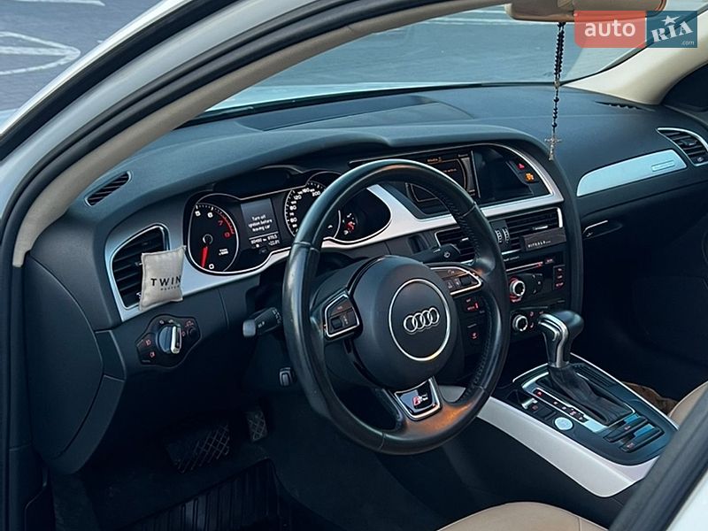Седан Audi A4 2015 в Львові