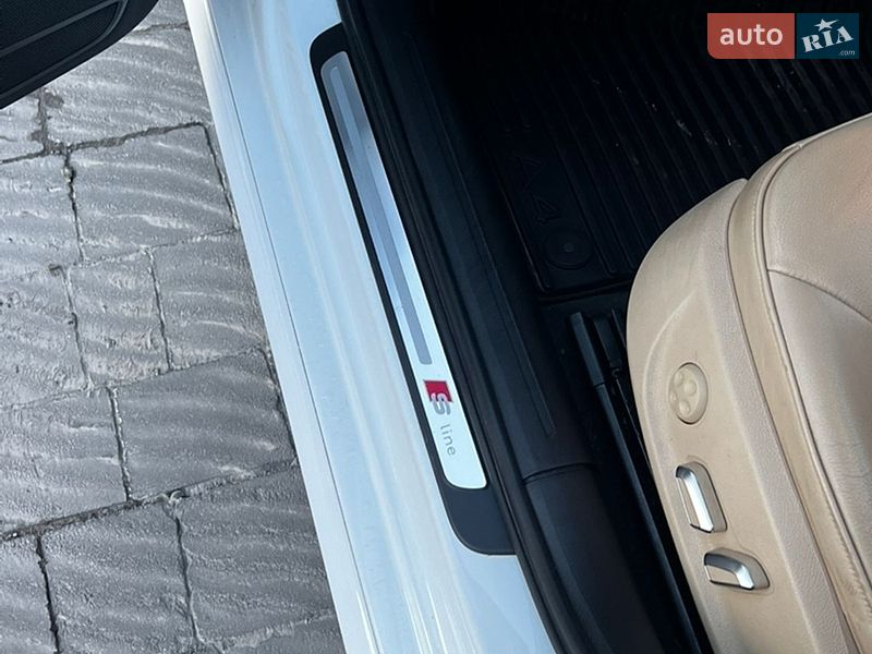 Седан Audi A4 2015 в Львові