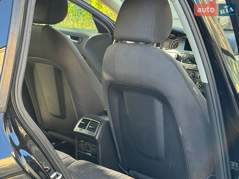Седан Audi A4 2010 в Львові