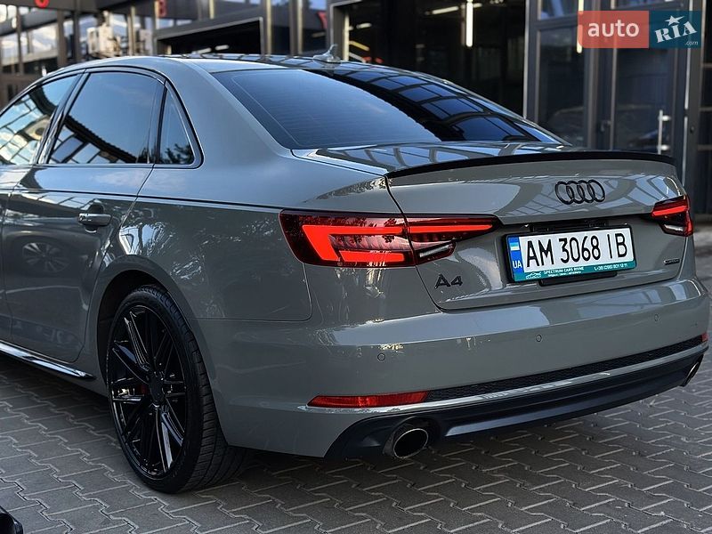 Седан Audi A4 2018 в Ровно