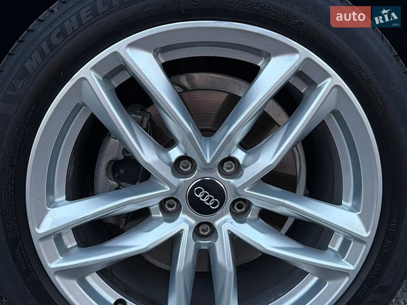 Седан Audi A4 2016 в Дніпрі
