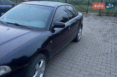 Седан Audi A4 1998 в Сторожинце