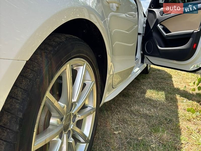 Седан Audi A4 2015 в Киеве