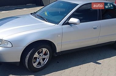 Седан Audi A4 2000 в Чернівцях