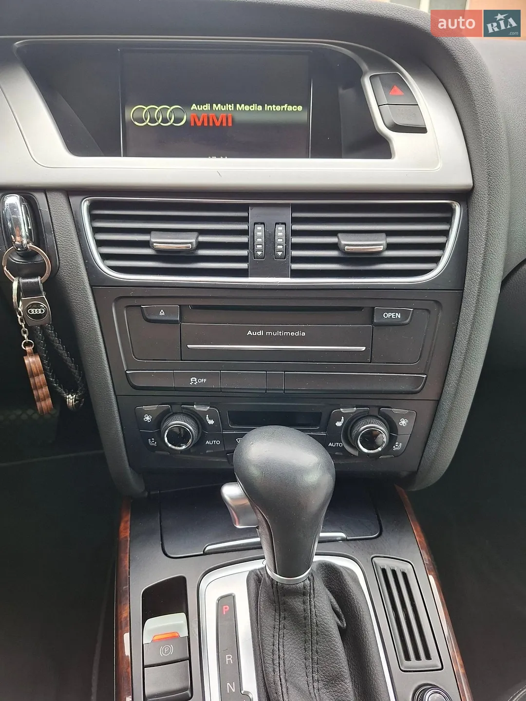 2010 Audi A4 - мініатюра 5