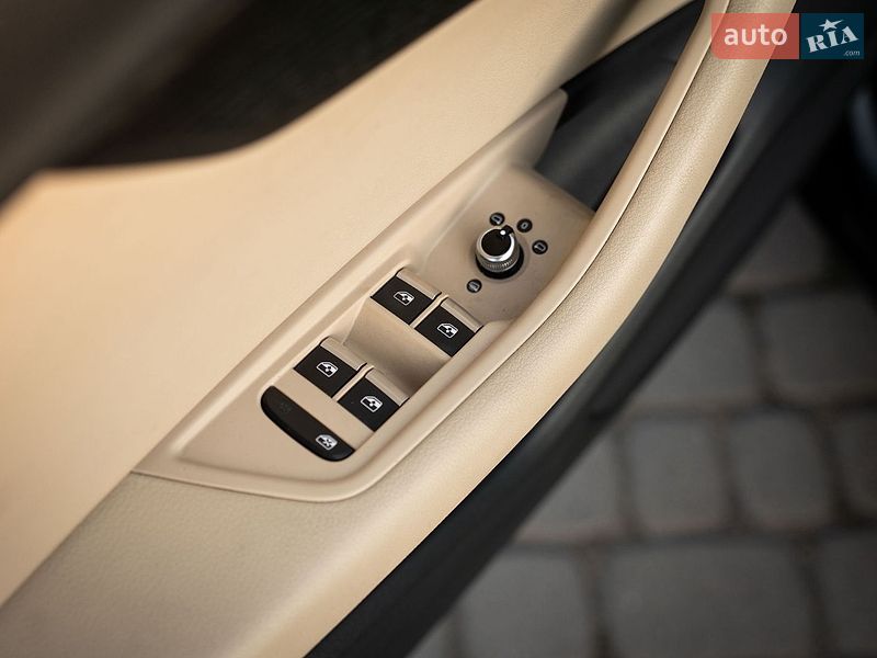 Седан Audi A4 2019 в Львові
