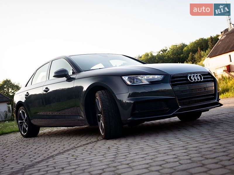 Седан Audi A4 2019 в Львові