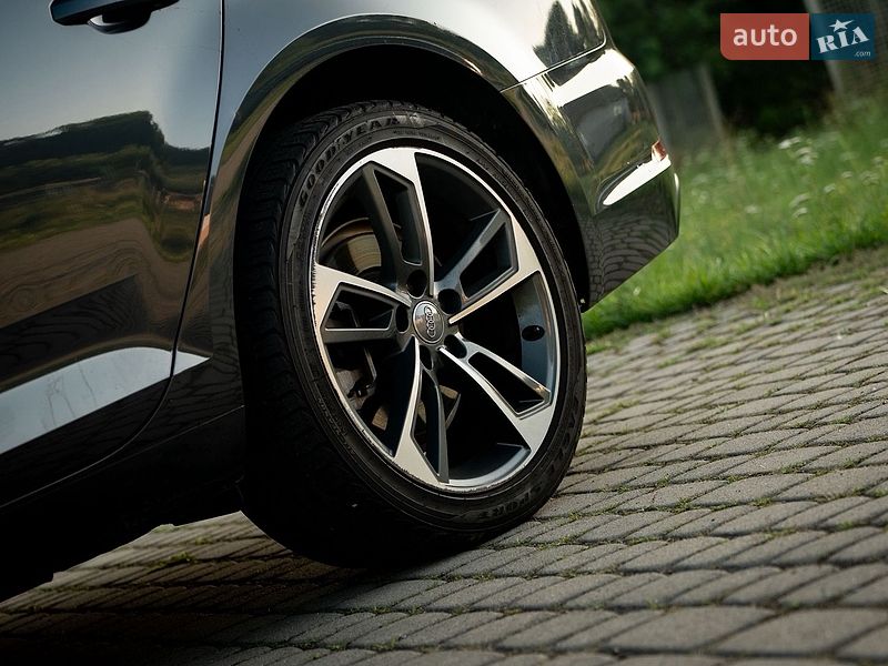 Седан Audi A4 2019 в Львові