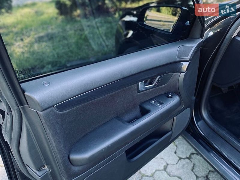 Седан Audi A4 2004 в Дубні