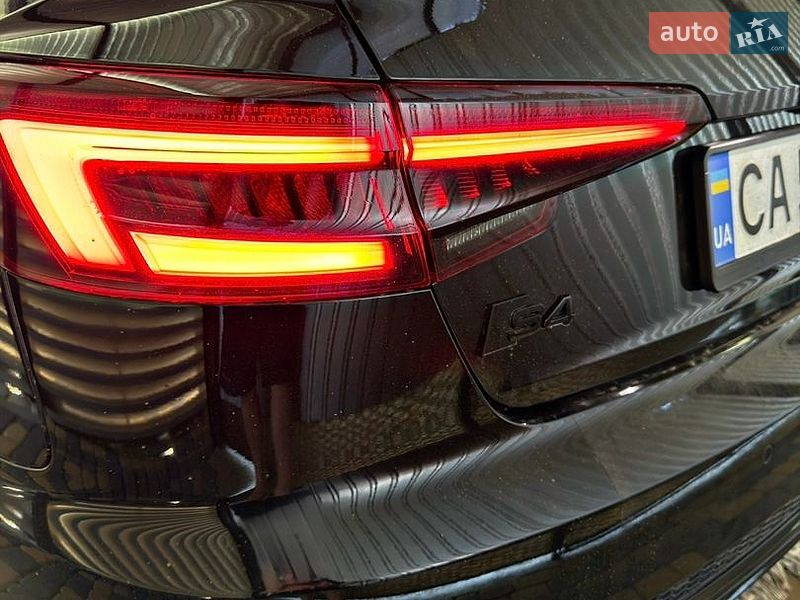 Седан Audi A4 2017 в Киеве