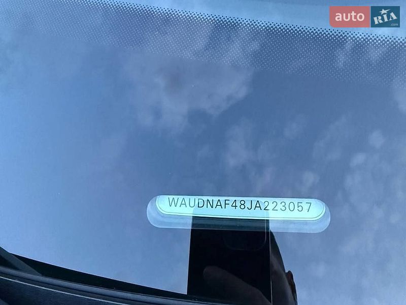 Седан Audi A4 2018 в Львові