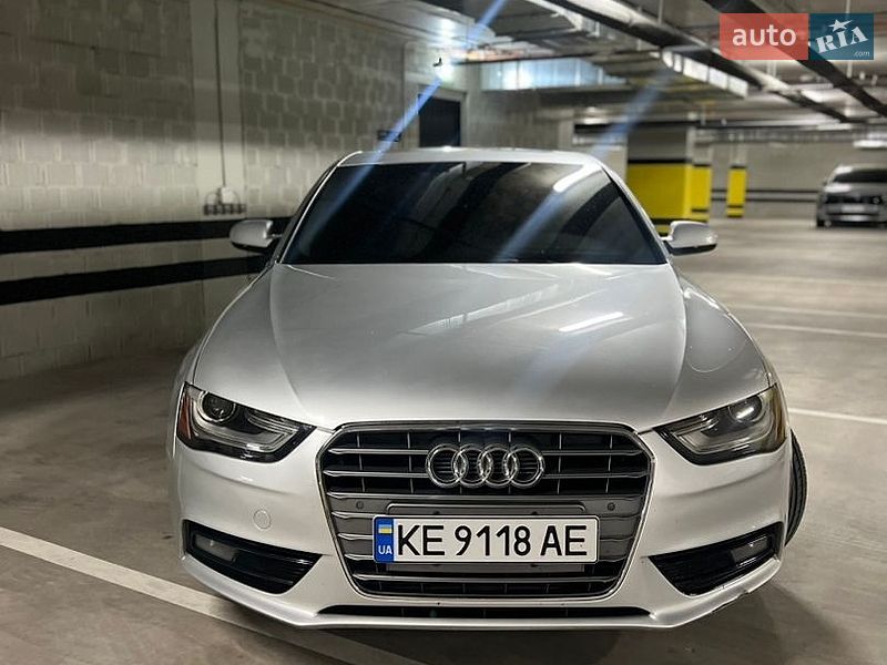Седан Audi A4 2013 в Дніпрі