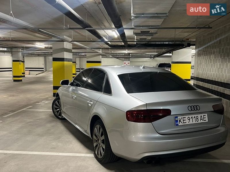 Седан Audi A4 2013 в Дніпрі