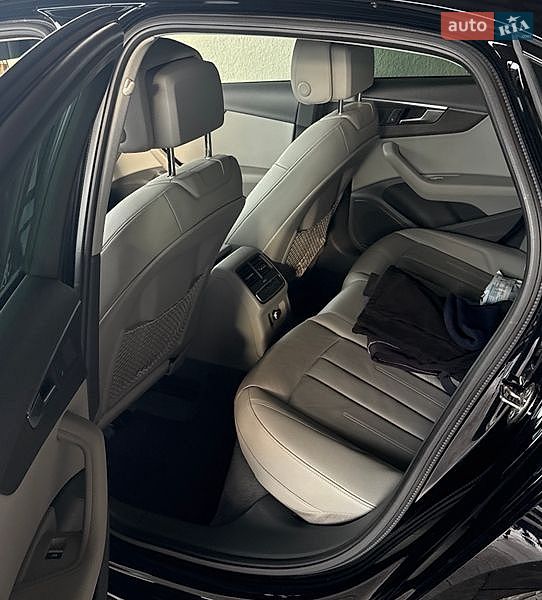 Седан Audi A4 2019 в Стрые