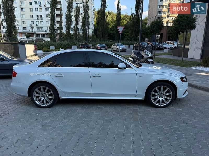 Седан Audi A4 2012 в Киеве