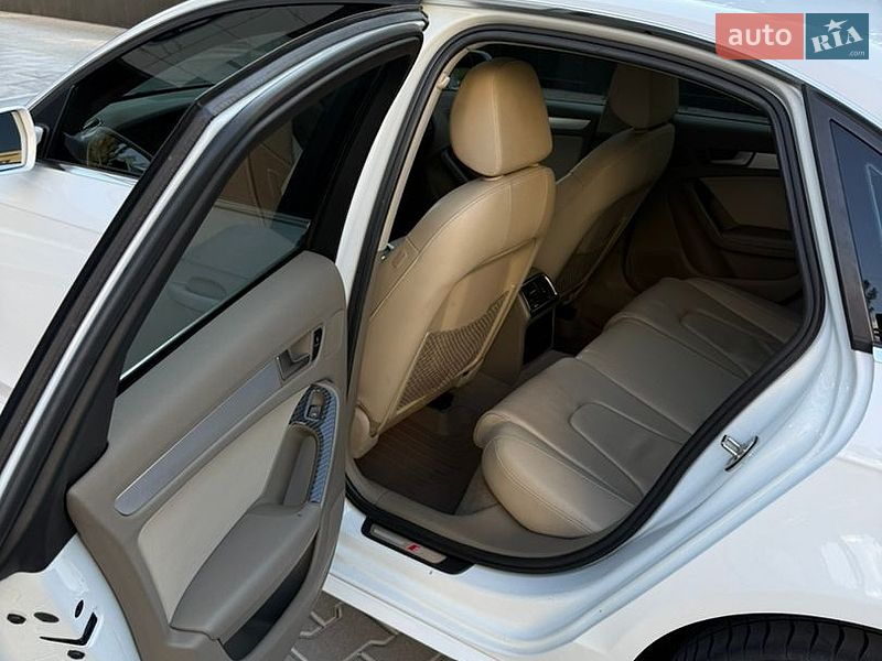Седан Audi A4 2012 в Киеве