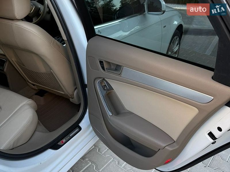 Седан Audi A4 2012 в Киеве