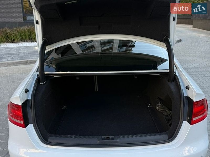 Седан Audi A4 2012 в Киеве